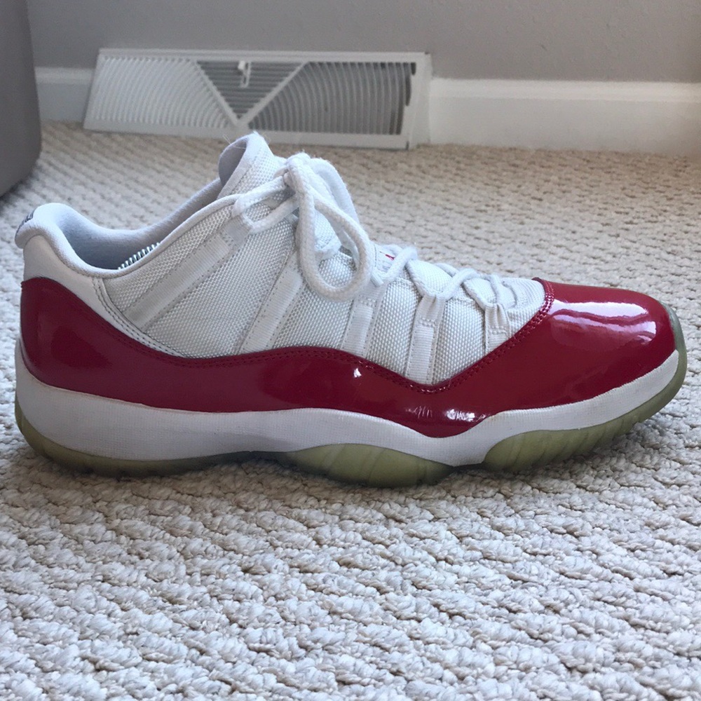 Air Jordan 11 low “cherry”